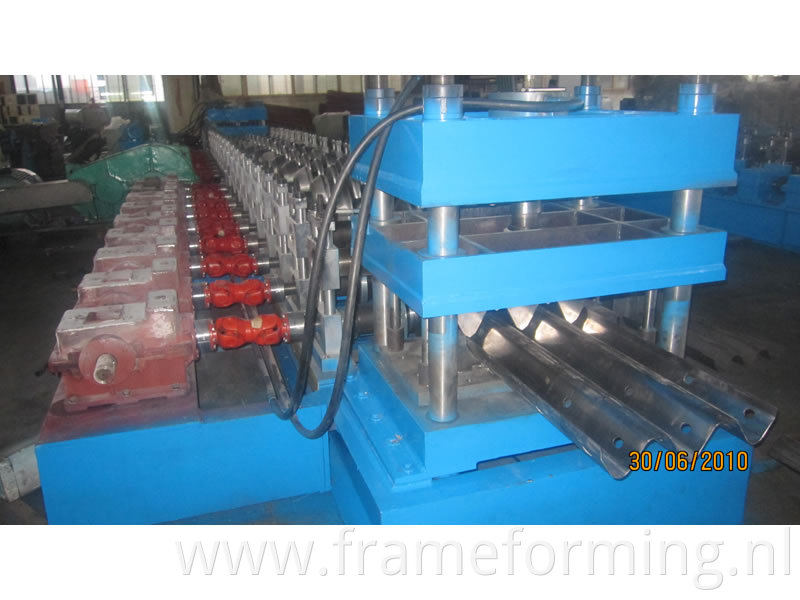 guardrail roll forming machine